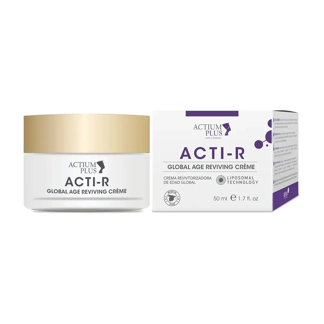 Smooth texture of Actium Plus anti-aging cream showing rich hydration and fast absorption.